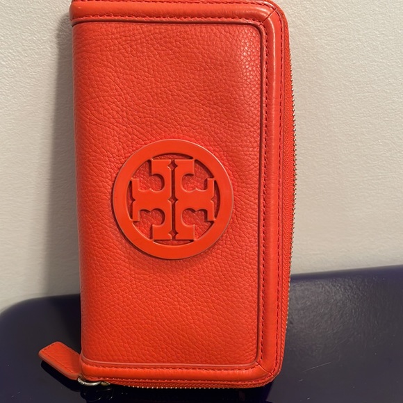 Tory Burch Zip around wallet, orange pebbled leather in excellent condition! - Picture 6 of 7
